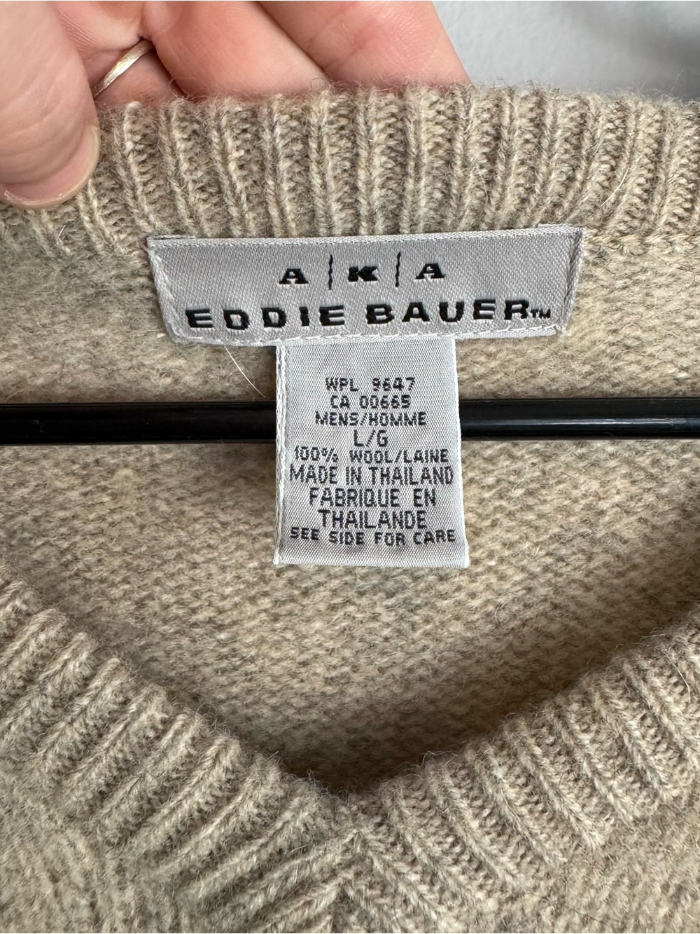 Vintage Eddie Bauer 100% Wool Men’s V Neck Tan Sweater - Picture 9 of 9